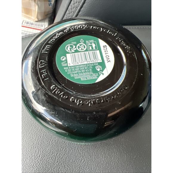 The Body Shop Almond Milk Body Scrub 240ml 8.2oz - Picture 3 of 6